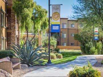 Toscana Condo Rentals walk