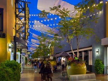 Toscana Condo Rentals - Desert Ridge lights