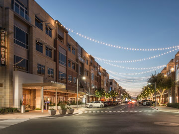 Toscana Condo Rentals - high street intersection