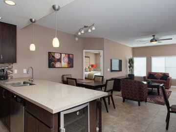 phoenix condo rentals - vallencia dining and living room