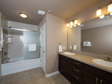 phoenix condo rentals - venitia master bathroom