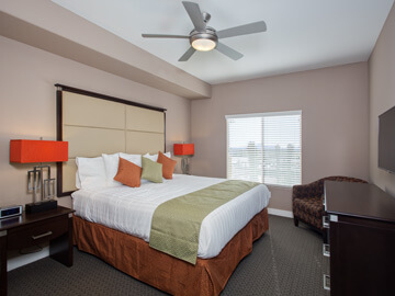 phoenix condo rentals - venitia master bedroom